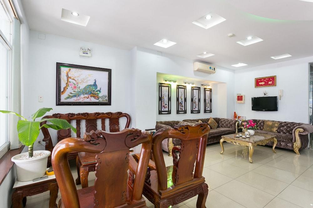 Oyo 130 Tuan Long Hotel مدينة هوشي منه المظهر الخارجي الصورة